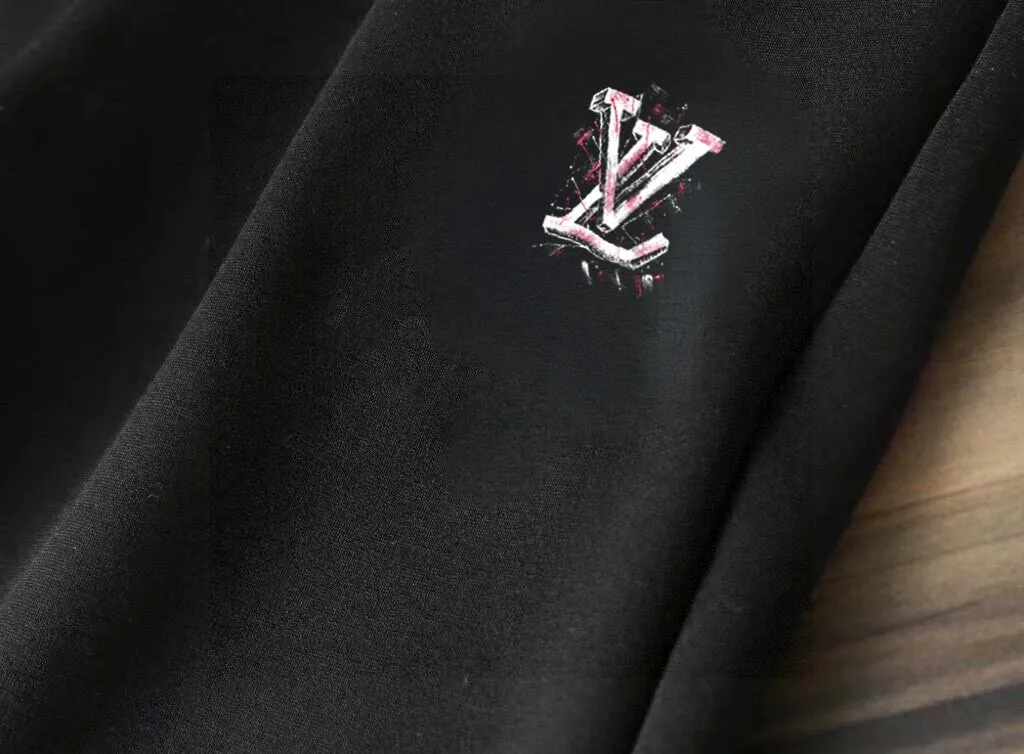 🅿️420 brand [LV Louis Vuitton] (velvet and thickened) 2025 spring new product, celebrities’ favorite fashion-flavored casual suit, clean and neat tailoring, full of urban style. Made of high-quality customized fabrics, the interior has excellent thermal insulation effect, feels soft and dry, and the upper body effect is crisp and stylish. The three-dimensional cutting process and the pattern are all of high standards, and the silhouette version has the right benefits! It is not tight at all, and you feel good when you wear it. So many top-quality raw materials create high-end products with unparalleled value. It is the first choice for high-end fashion people. (Size: M-4XL can wear up to 200 pounds)